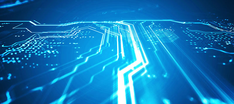 新能源高壓線(xiàn)束是指用于傳輸高壓電力和信號(hào)的電線(xiàn)束，通常用于電動(dòng)汽車(chē)、混合動(dòng)力汽車(chē)和其他新能源設(shè)備中。與傳統(tǒng)汽車(chē)相比，新能源車(chē)輛使用更高電壓的電力系統(tǒng)，因此需要使用高壓線(xiàn)束來(lái)傳輸電能。